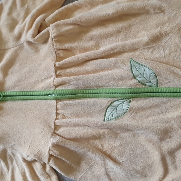 Daisy Zipper Wearable Towel - Picture 2 of 3